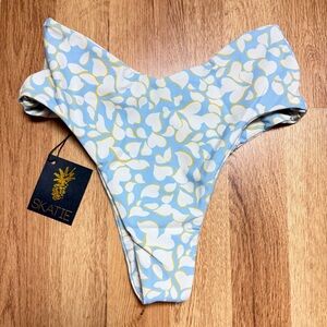 SKATIE Melly bottom in Nantucket 💙